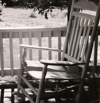 "Rocking Chair" by Ava Lowery is licensed under CC BY 2.0.